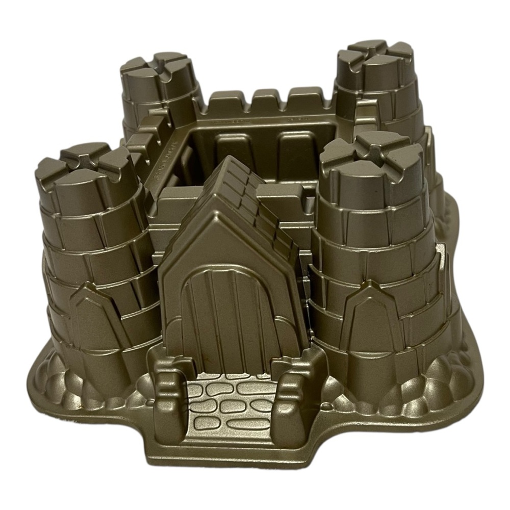 Nordic Ware 3-D Sandcastle Baking Pan Bundt Cake Mold Castle